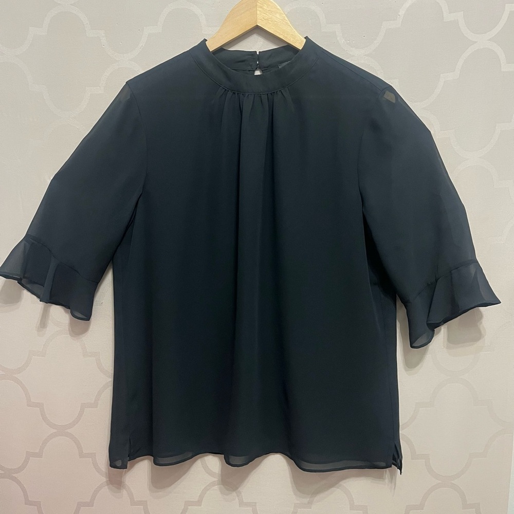 DKNY Black Flowing Top Size L Chiffon Feel